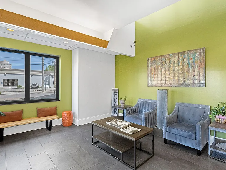 Highland Plaza Apartments — Photo 15