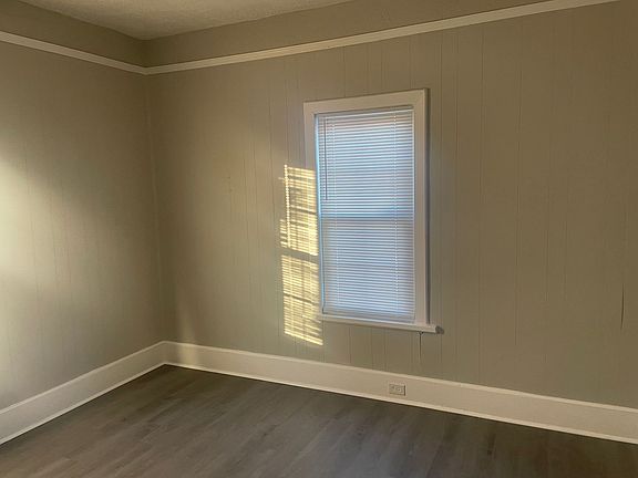 3rd image of 618 Loudon Ave NW
