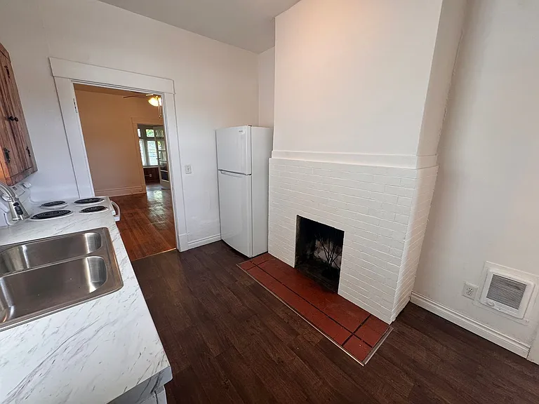 1828 West 9th — Photo 13