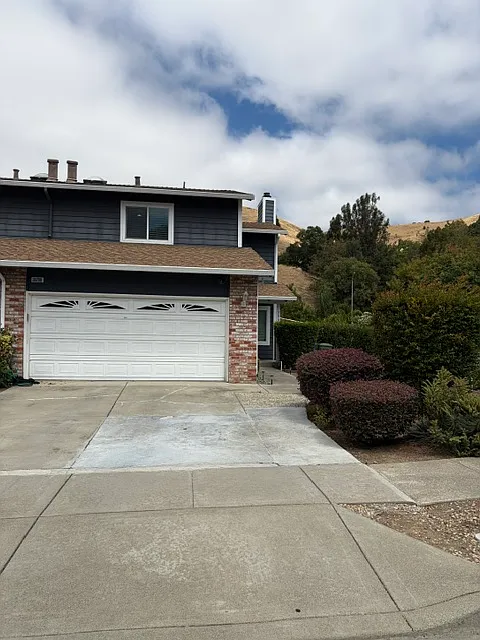 3 bed, 2.5 bath, 1450 sqft, $4,080 — Photo 1