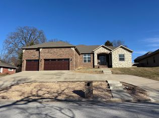 1516 S Essex Road, Springfield, MO 65809