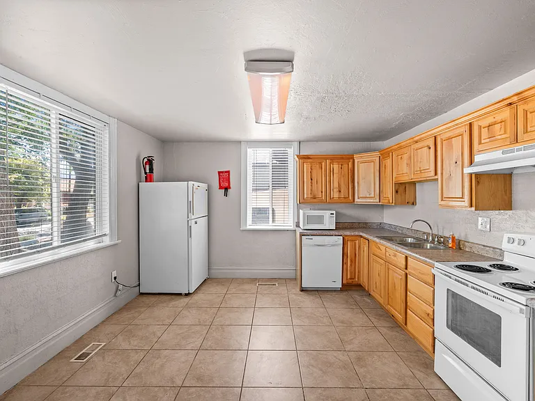 1734 S West Temple St — Photo 9
