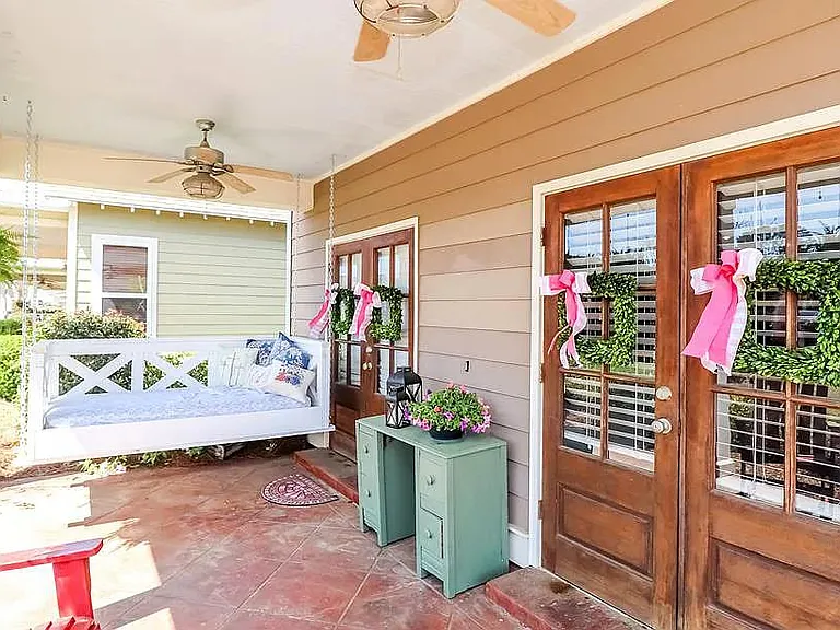 1300 Ashleys Dr — Photo 2