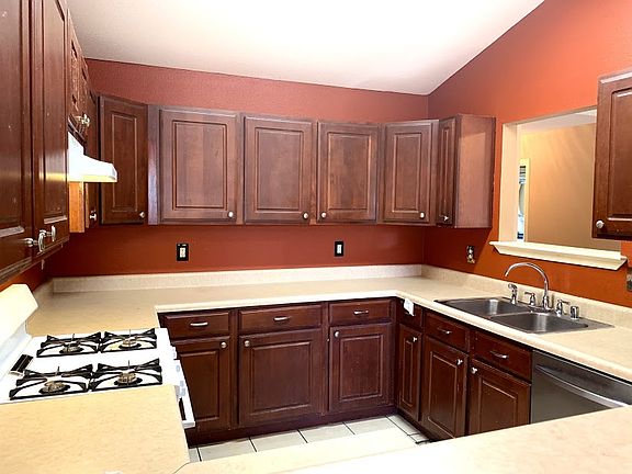 3rd image of 1121 S Nelson Dr