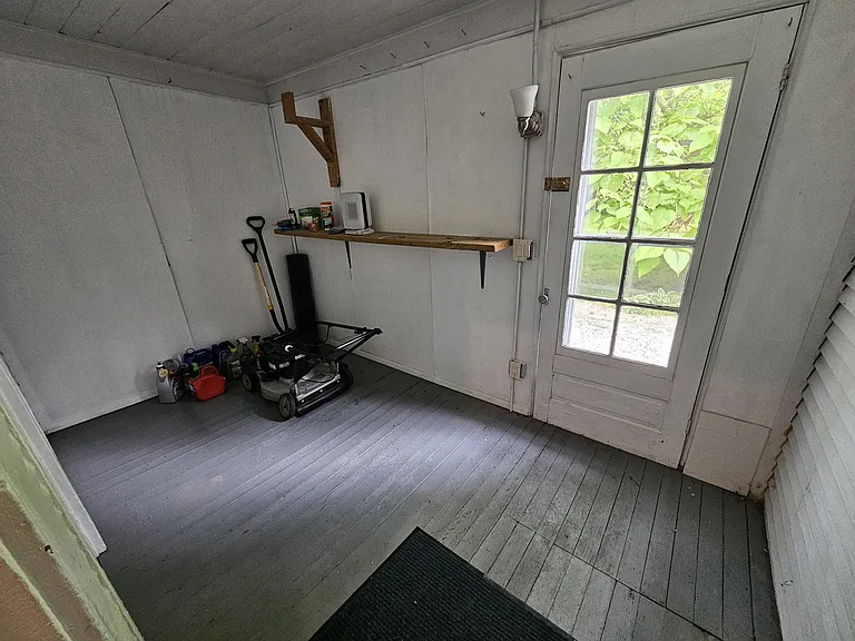 905 E Main St #1 — Photo 11