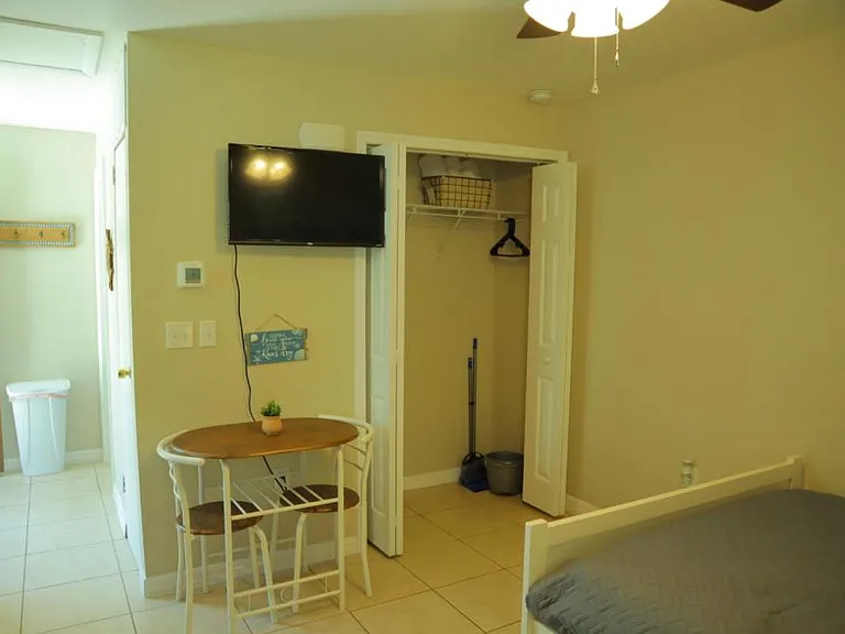807 Adams St — Photo 9