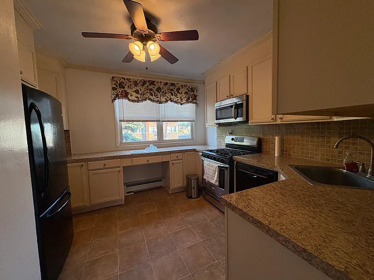 83 Dongan Ave #2 — Photo 4
