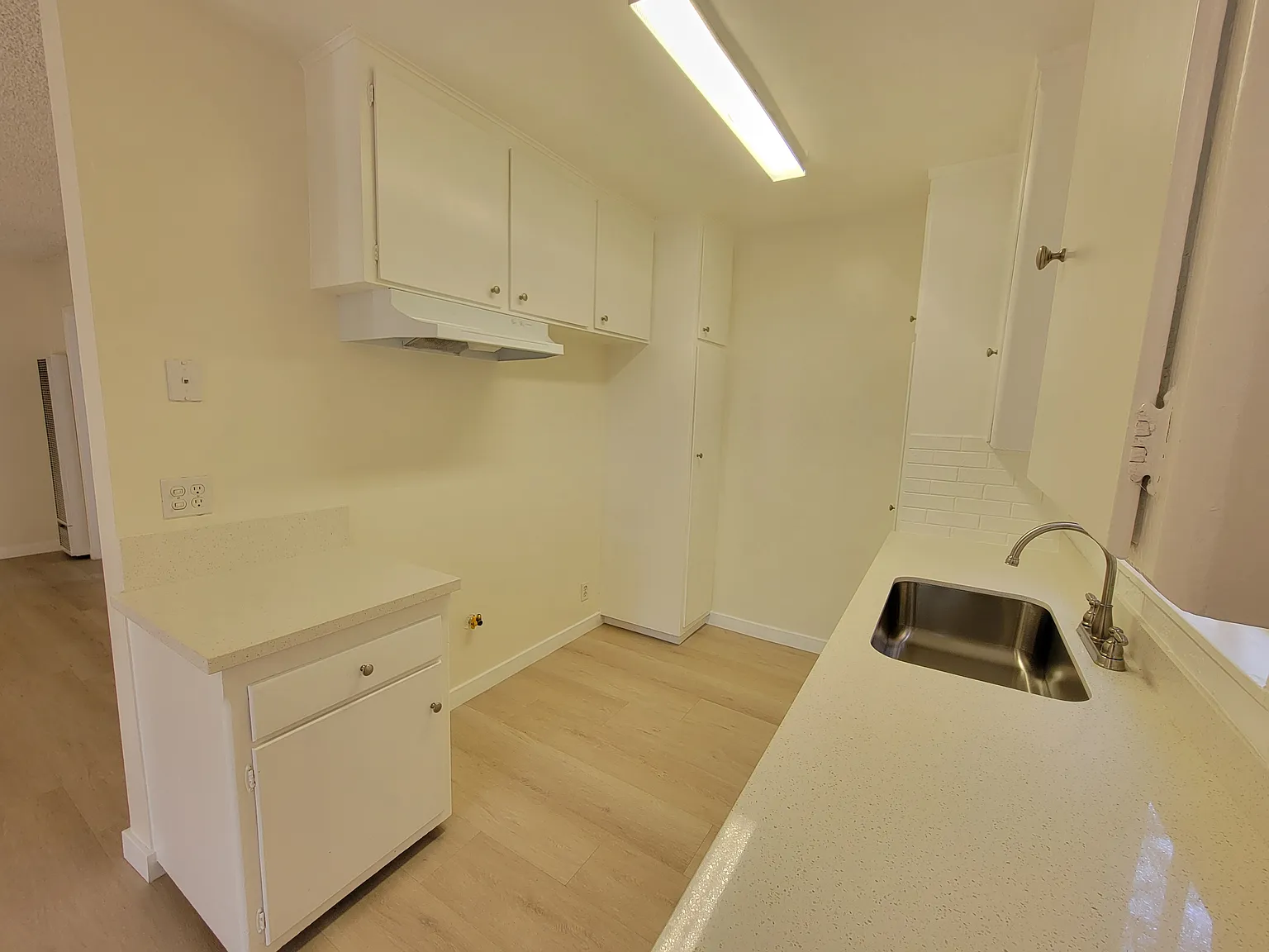 3 bed, 1.5 bath, 1075 sqft, $2,785 — Photo 3
