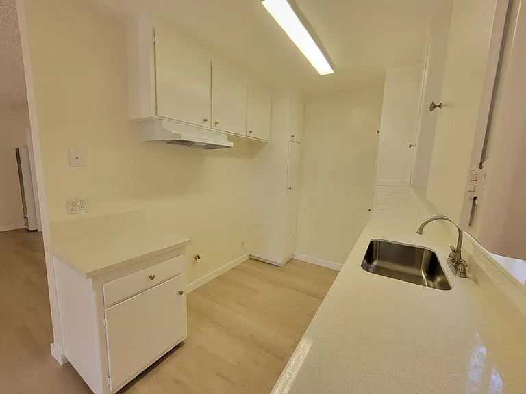 13531 Wyandotte St #9 — Photo 3