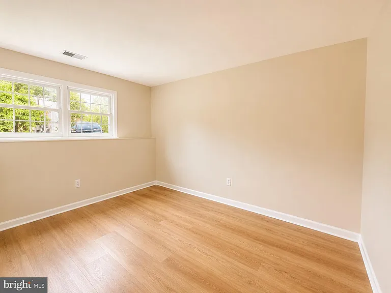 1200 Bond St — Photo 29