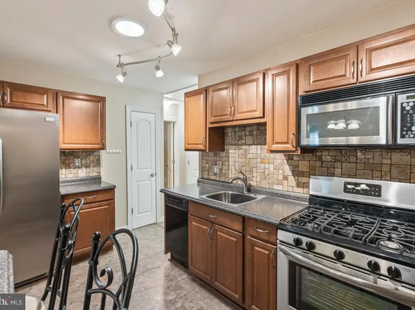 27 Cardinal Dr #B, Manchester Township, NJ 08759
