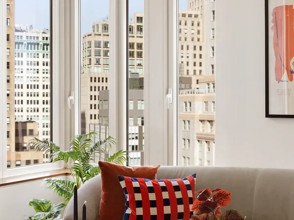 15 William Street 33I image 3 of 18