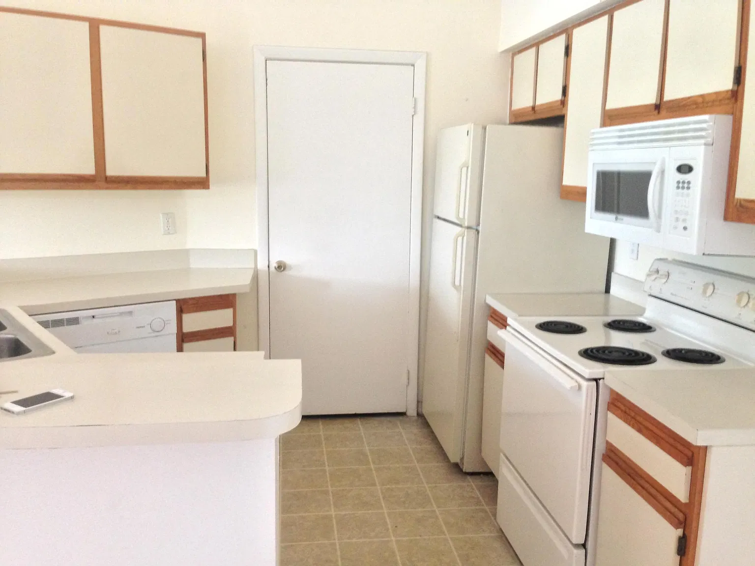 2 bed, 1024 sqft, $2,000 — Photo 2