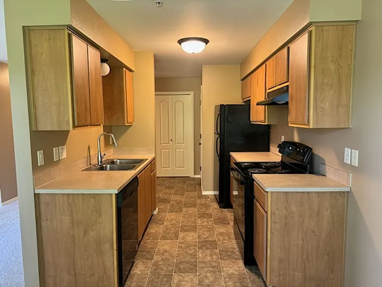 195-Santiam Village Apartments — Photo 30