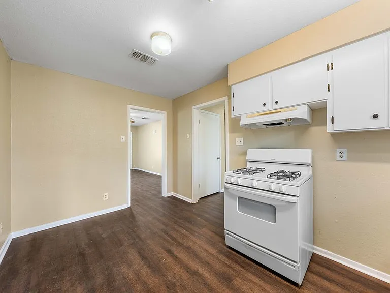 138 Dora St — Photo 11