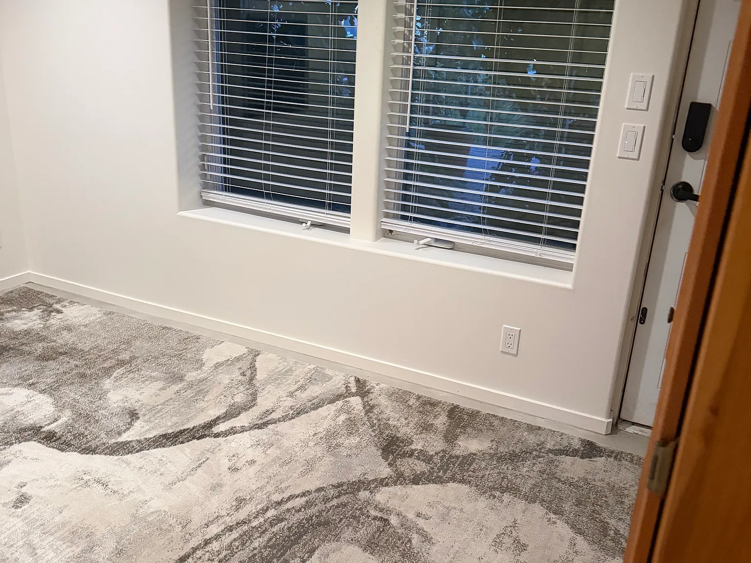 1 bed, 900 sqft, $2,000 — Photo 3
