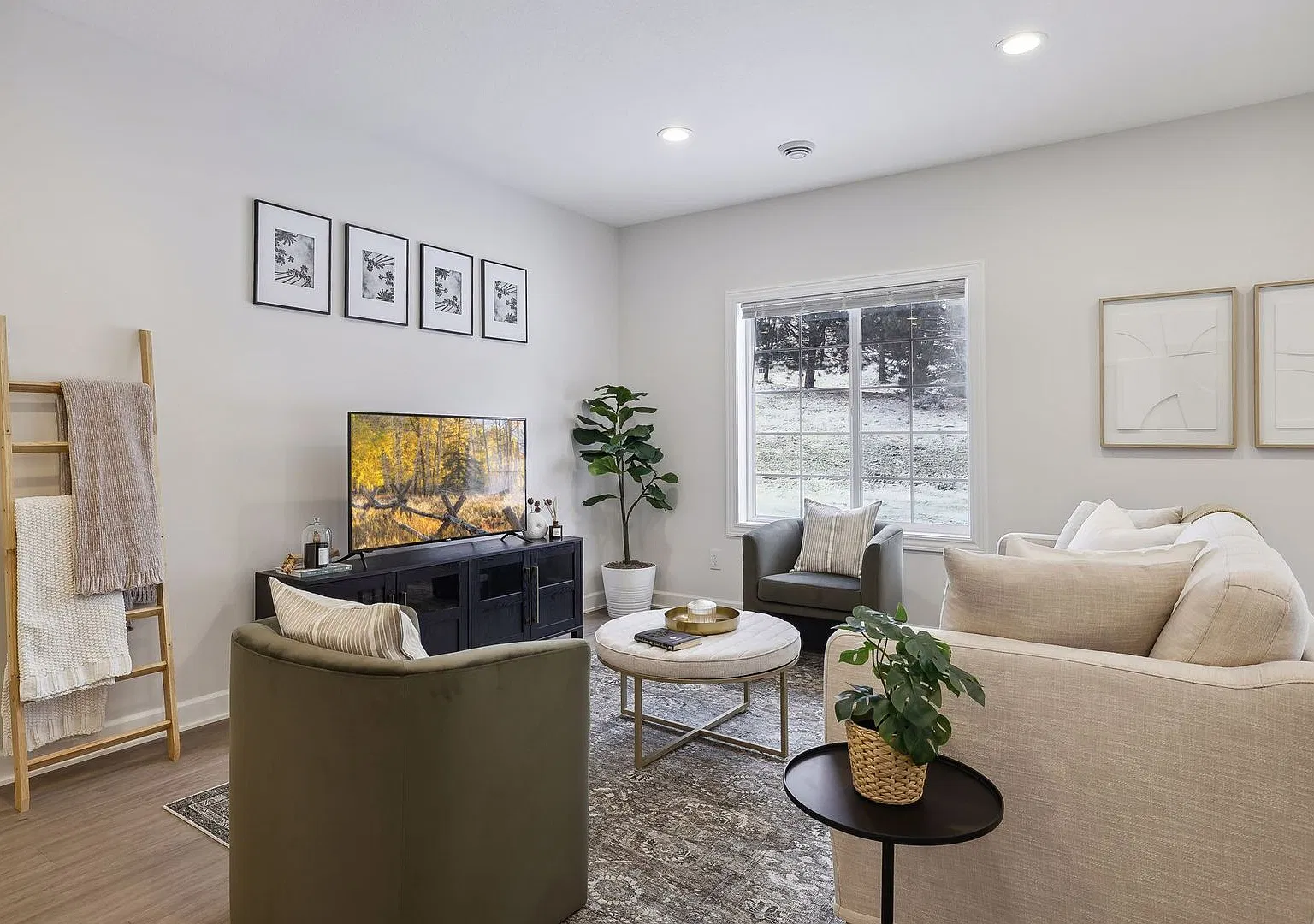 3 Bedroom Town Home ~ End Unit — Photo 4