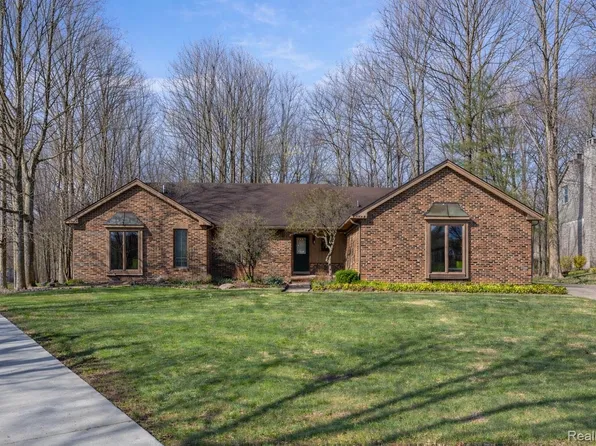 6482 Denton Ct, Troy, MI 48098