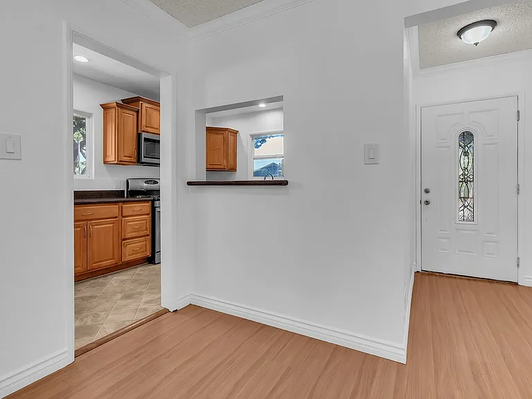 1833 Lees Ave — Photo 7