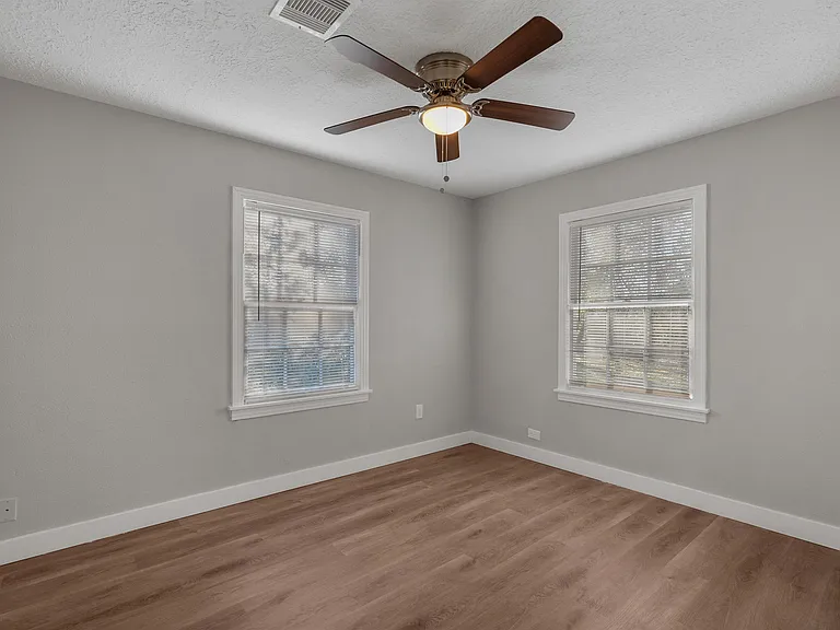 1330 Leaman Ave — Photo 14
