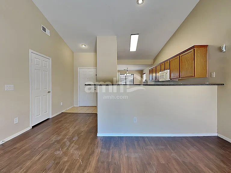 7202 S 45th Ave — Photo 5