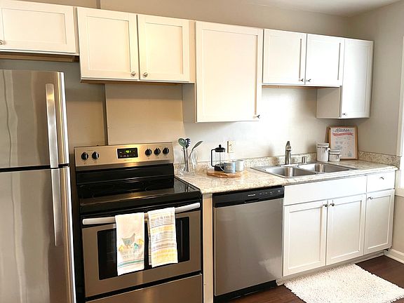 2nd image of 5211 N Diversey Blvd