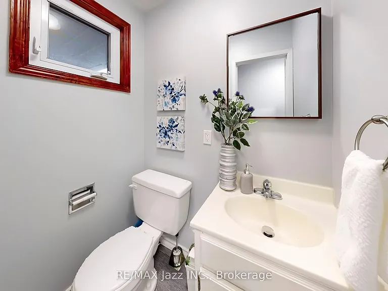 677 Grandview Dr — Photo 8