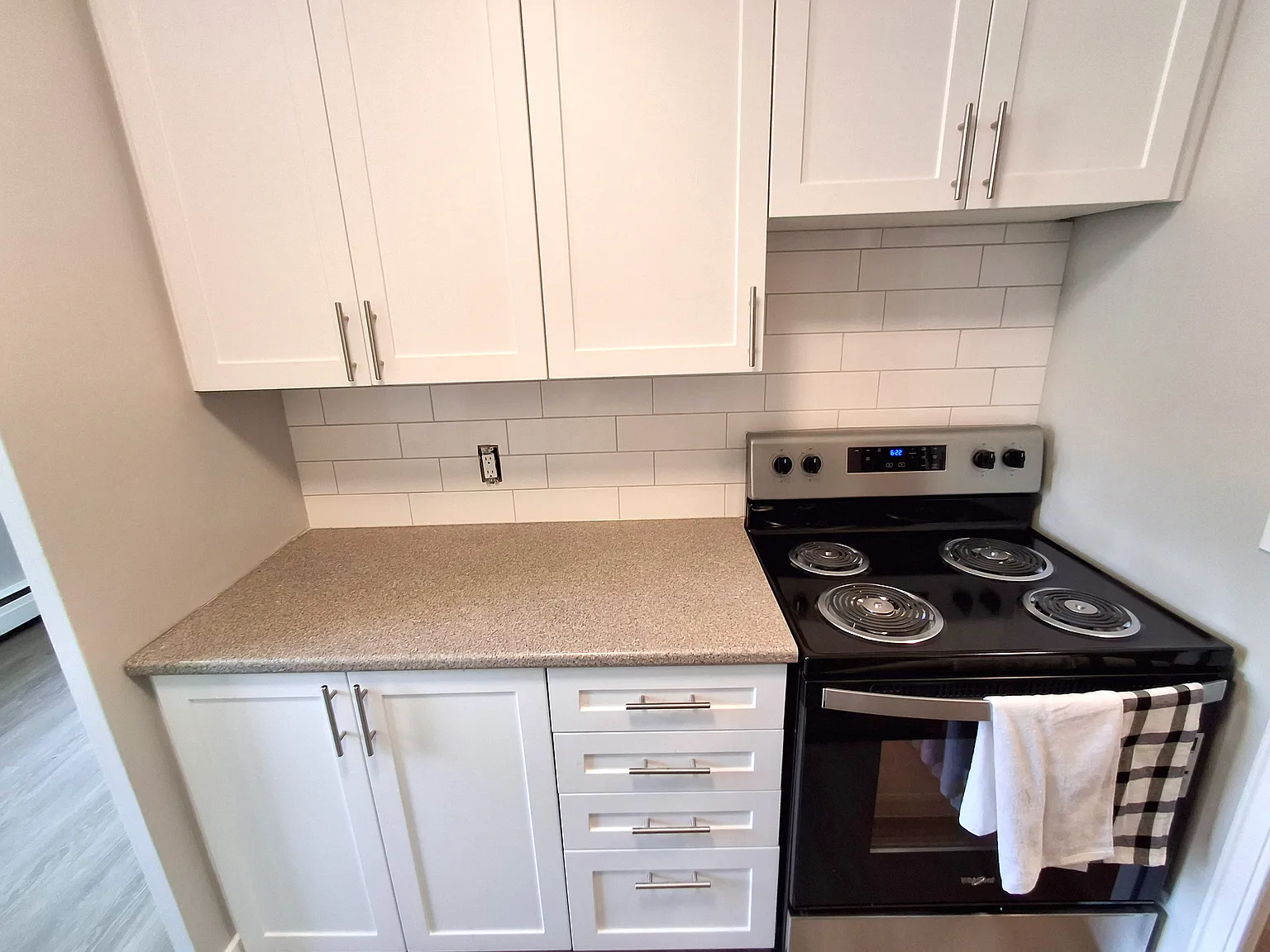 Crimson Place Apartments - Choose your rent level - Call for details - Heat, water — Photo 4
