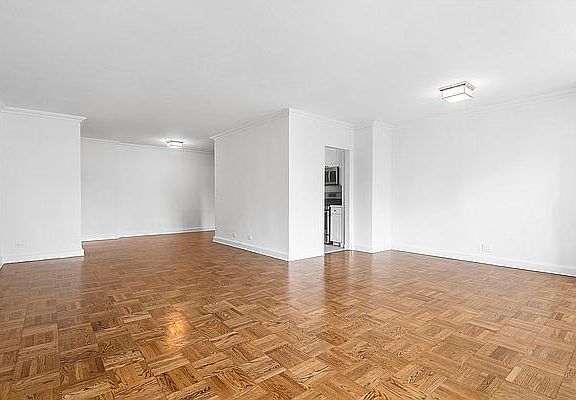 4th image of 215 E 68th St APT 8C