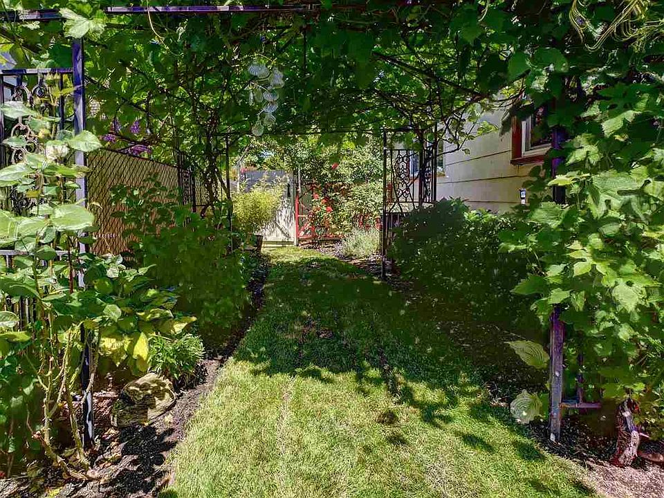 2nd image of 1680 Jefferson St NE
