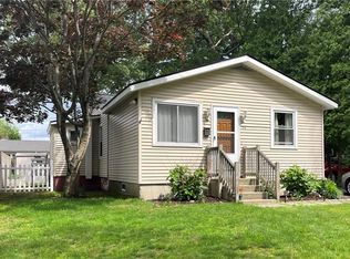 54 Wannisett Ave, Riverside, RI 02915