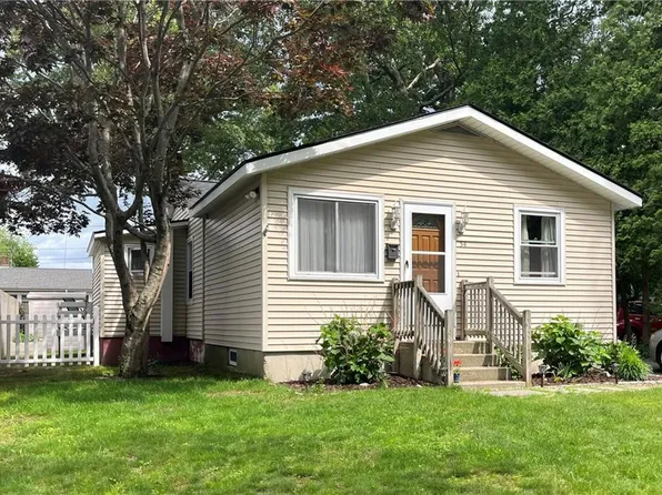 54 Wannisett Ave, Riverside, RI 02915