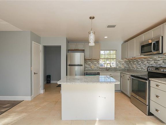 4th image of 662 Sherwood Ct