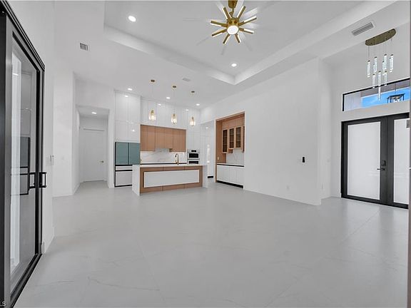 5th image of 329 SW 26th PL