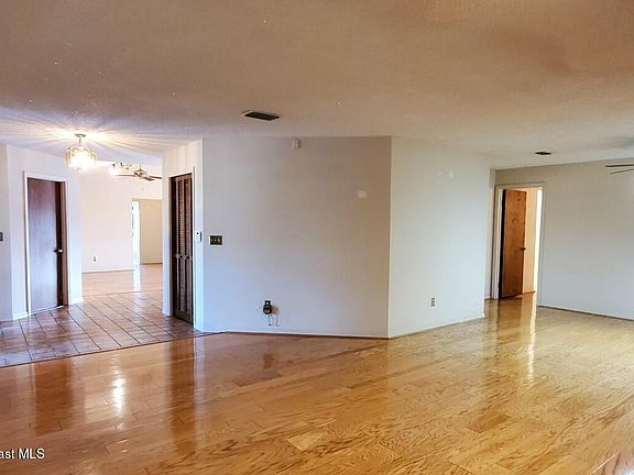 5th image of 1255 Harbor Town Cir
