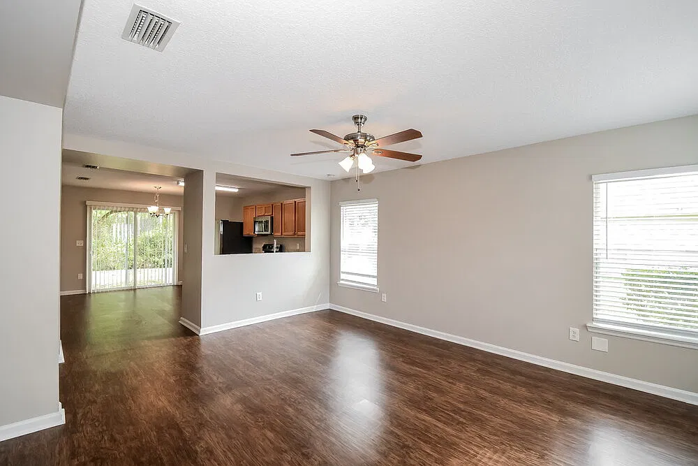 3 bed, 2.0 bath, 1336 sqft, $1,845 — Photo 4