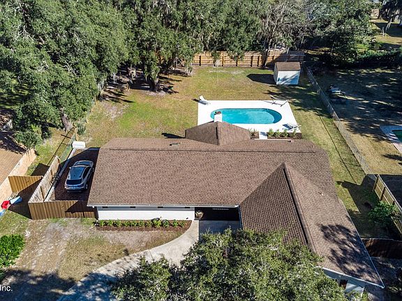 3rd image of 2427 Lakeview Dr