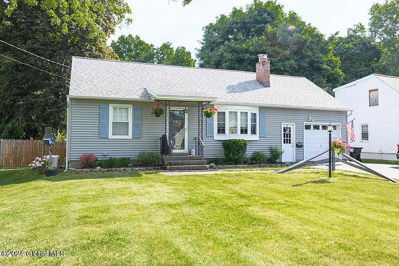 3rd image of 10 Woodruff Drive