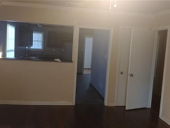 3rd image of 220 Lyndalyn St