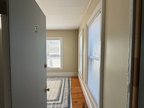 4th image of 951 Main St #3