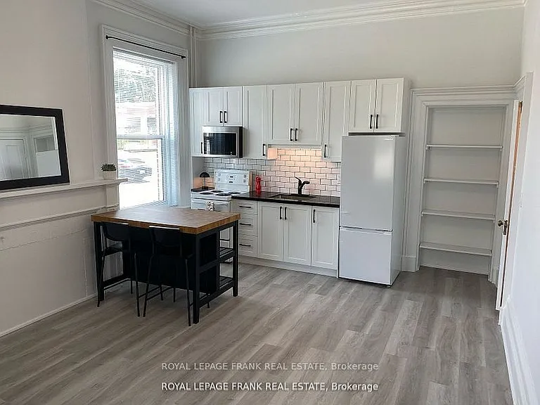 859 Dundas St W #1 — Photo 6