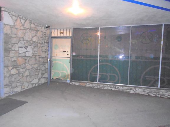 2nd image of 496 N Garfield Ave #496
