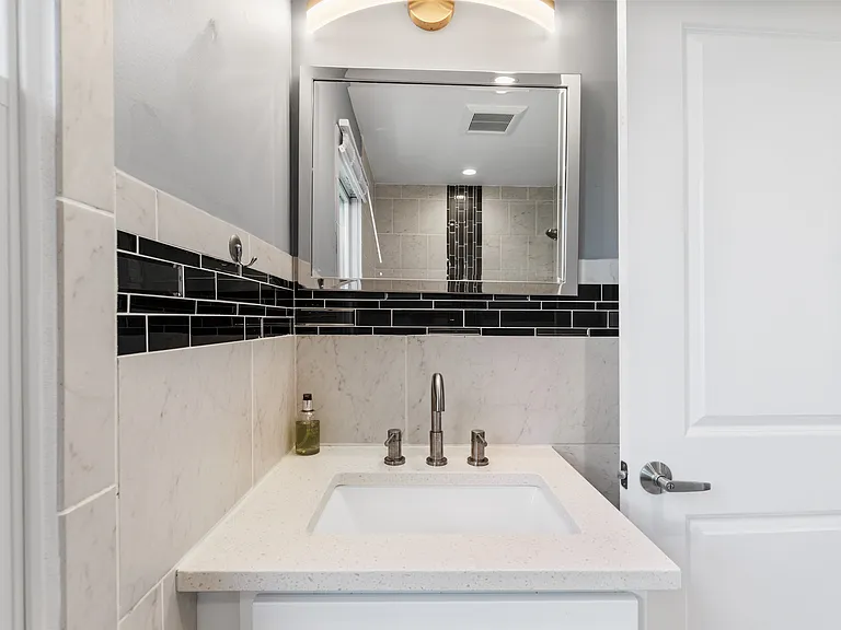 44 Hillcrest Ave — Photo 22