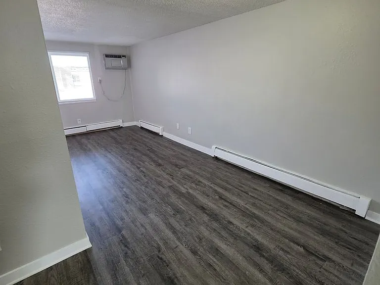 Sunstone Apartments — Photo 26