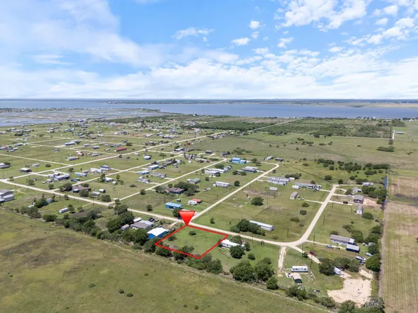 363 Baracuda Dr, Palacios, TX 77465