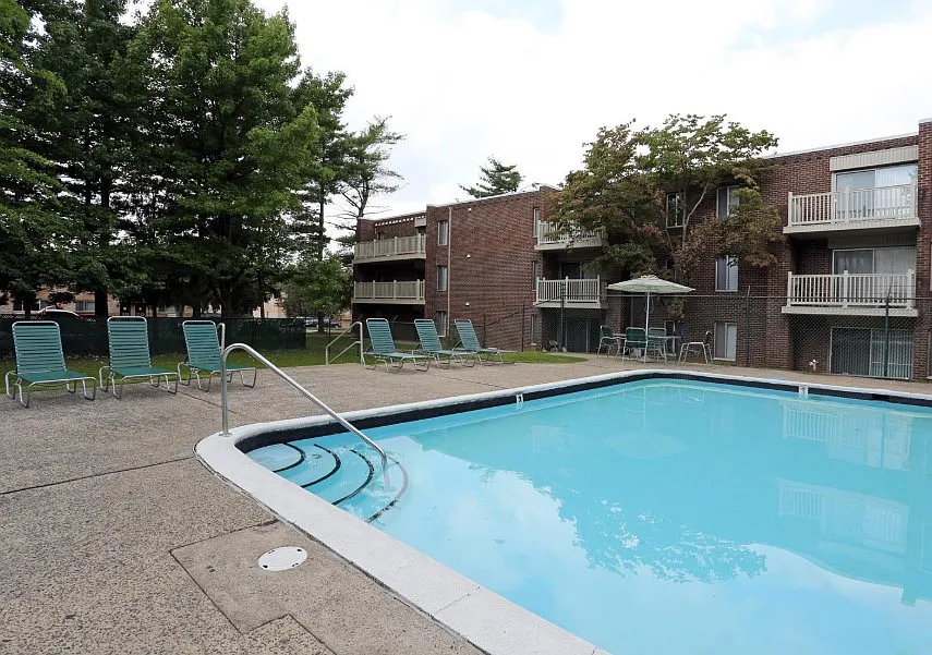 St. Regis Apartments — Photo 4