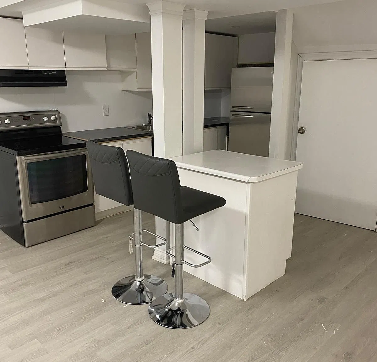 3 bed, $2,200 — Photo 2
