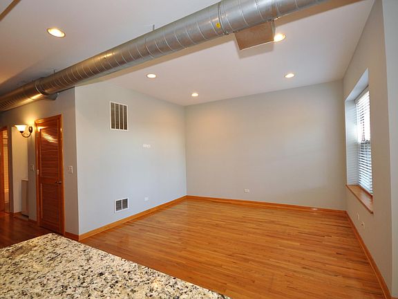 4th image of 527 E Oakwood Blvd APT 3