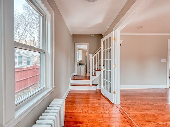 4th image of 9 Essex St