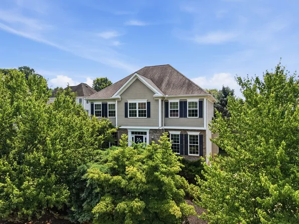 202 W Vanderbilt Dr, Mars, PA 16046